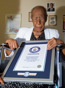 guinness-world-records-Oldest-living-person-Susannah-Mushatt-Jones-portrait-website_tcm25-387153-443x600 (1)