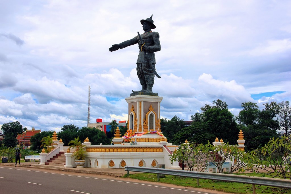 Estatua-Parque-Chao-Anouvong-Vientiane