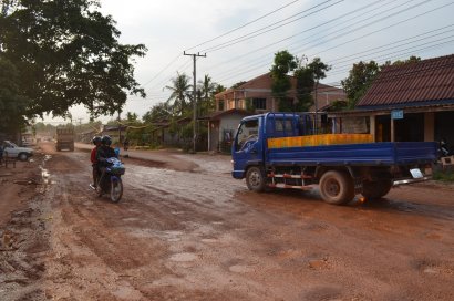 ຫົວ​ໜ້າໂຍ​ທາ ນ.ວ ຊີ້ ເສັ້ນ­ທາງ ຫົວ​ຂົວ-ນາ​ຄວາຍ ຖ້າ​ບໍ່​ສຳ­ເລັດ ຈະ​ປ່ຽນ​ບໍ­ລິ­ສັດ​ໃໝ່​ເຮັດແທນ!