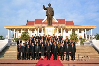 ຄະນະຜູ້ແທນສົມບູນກອງປະຊຸມໃຫຍ່ຄັ້ງທີ X ຂອງພັກ ວາງພວງມາລາ