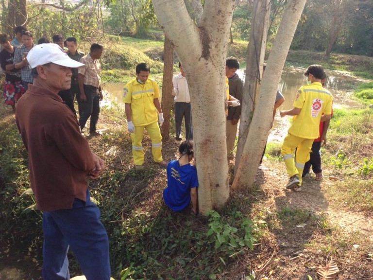 ວັນທີ 18/2/2016 ມີຄົນເເຂວນຄໍຕາຍ ທີ່ບ້ານ ນາຊາຍທອງ ເມືອງ ນາຊາຍທອງ ນວຈ.