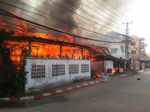 ໄຟໃຫມ້ ເຮືອນປະຊາຊົນທີ່ ບ້ານ ທາດຫລວງ ເສຍຫາຍ 2 ຫຼັງ