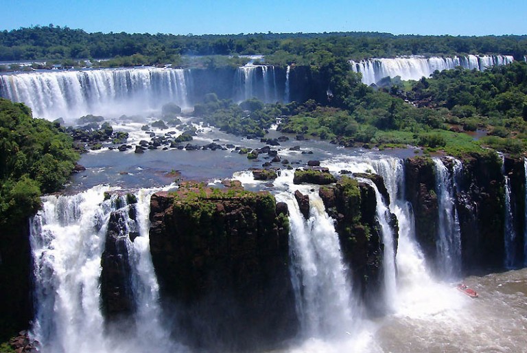 ອີກົວຊູ (Iguazu) ມະຫັດສະຈັນນ້ຳຕົກທີ່ງາມທີ່ສຸດໃນໂລກ