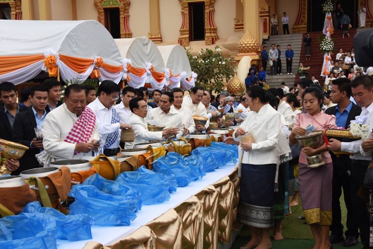 ຜູ້ນຳພັກ-ລັດ ຮ່ວມໃສ່ບາດບຸນມະຫາສາມັກຄີ ອຸທິດກຸສົນແດ່ອະດີດການນຳ