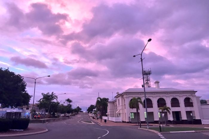 ລັດ Queensland ສັ່ງອົບພະຍົບປະຊາຊົນອອກຈາກພື້ນທີ່ສ່ຽງ ກ່ອນພາຍຸໄຊໂຄລນເດັບບີຈະເຂົ້າຝຣັ່ງ