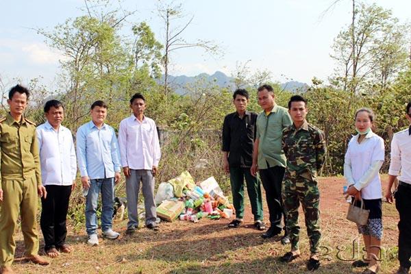 ການຄ້າ ເມືອງບົວລະພາ ທຳລາຍສິນຄ້າຜິດກົດໝາຍ ແລະໝົດອາຍຸ