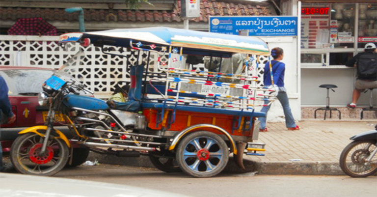 ລົດຕຸກໆ-ຈໍາໂບ້ ປະເຊີນບັນຫາຂາດລູກຄ້າ ເຖິງກັບຈອດປະໄວ້ລ້າໆໝົດມື້