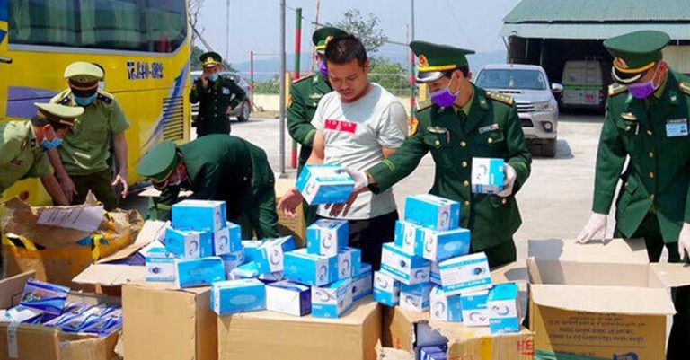 ຊາຍຊາວຫວຽດນາມລັກລອບຂົນໜ້າກາກອະນາໄມເຂົ້າລາວ