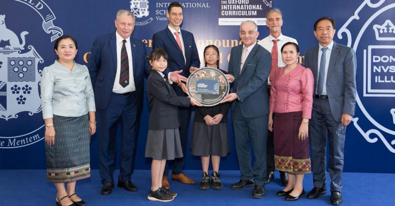 Oxford ຮອງຮັບ ໂຮງຮຽນ ຮີດຟິວ ວຽງຈັນ ເປັນໂຮງຮຽນມາດຕະຖານໃຊ້ຫຼັກສູດການສອນ Oxford ແຫ່ງທໍາອິດໃນລາວ