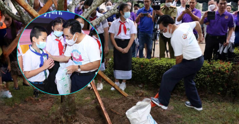 ນາຍົກລັດຖະມົນຕີພ້ອມດ້ວຍການນຳຂັ້ນສູງ ຮ່ວມປູກຕົ້ນໄມ້ຢູ່ຫໍປະຊຸມແຫ່ງຊາດ