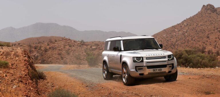 Land Rover Defender 130 ກັບການເດີນທາງແບບປະຈົນໄພ