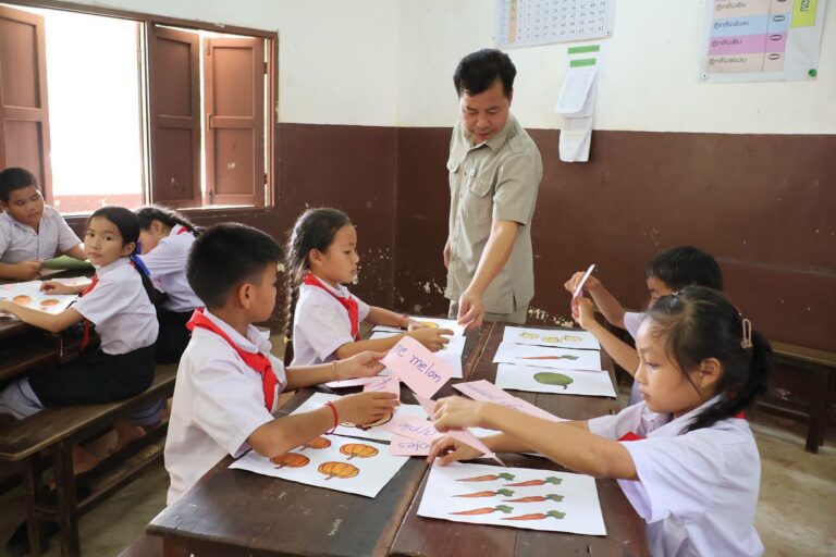 ກະຊວງສຶກສາທິການ ແລະ ກິລາ ຮ່ວມກັບລັດຖະບານອົດສະຕຣາລີ ໄດ້ນຳສະເໜີເຄື່ອງມືປະເມີນຕົນເອງສຳລັບຄູຊັ້ນປະຖົມສຶກສາ ເພື່ອສົ່ງເສີມຄຸນນະພາບການສຶກສາ.